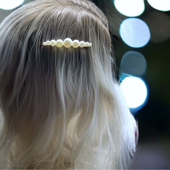 Pearl on Gold Hardware l Hair Clip, Barrette l Trending l New - Picture 1 of 9